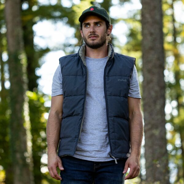 prapeak-univers-plein-air-photo-in-situ-gilet-anthracite-homme-min