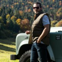 prapeak-univers-plein-air-photo-in-situ-gilet-vert-kaki-homme-min